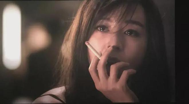 房子家里全是破烂却是无数人理想中的家！mg不朽情缘游戏平台43岁女演员独居老(图27)
