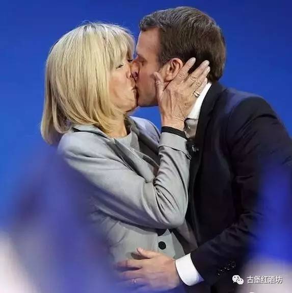 对镜头总统淡定盲品精彩不容错过!!!不朽情缘法国新总统马克龙解读葡萄酒面(图4) 对镜头总统淡定盲品精彩不容错过!!!不朽情缘法国新总统马克龙解读葡萄酒面(图4)